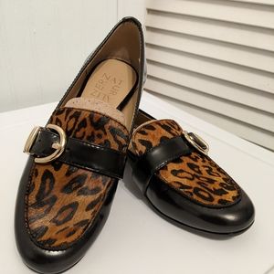 Naturalizer Janie skip ons loafer black leather/cheetah pattern
